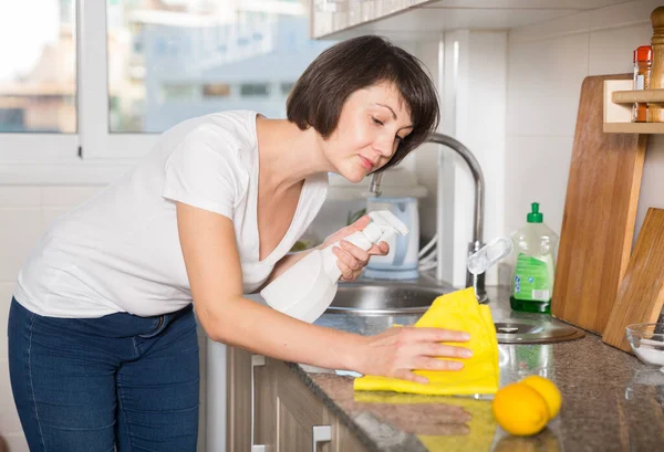 Portrait Positive Brunette Woman Cleaning Kitchen Detergent — Stock Photo, Image