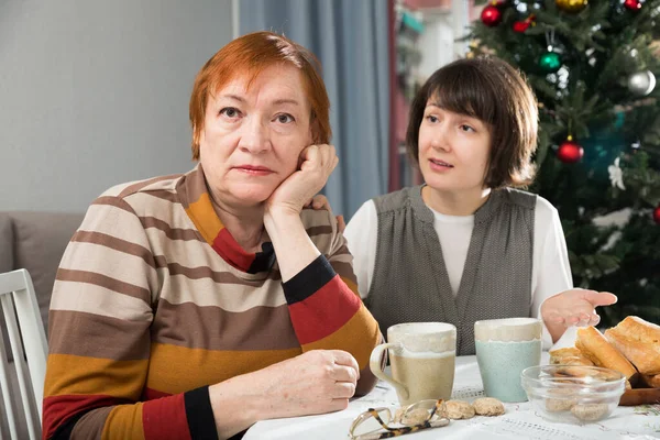 Quarrel Mother Daughter Christmas Table — Stock Photo, Image
