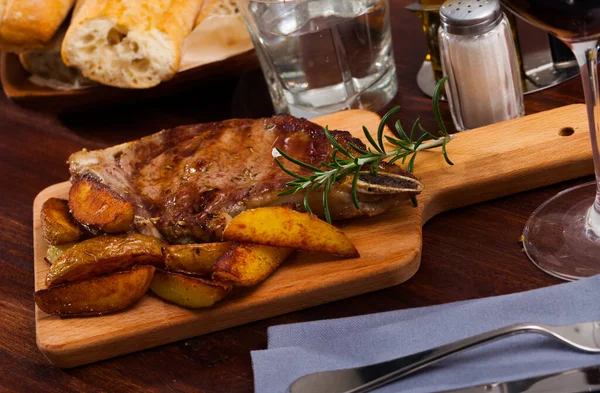 Spicy Well Done Roasted Veal Entrecote Fried Potato Wedges Rosemary — Stock Photo, Image
