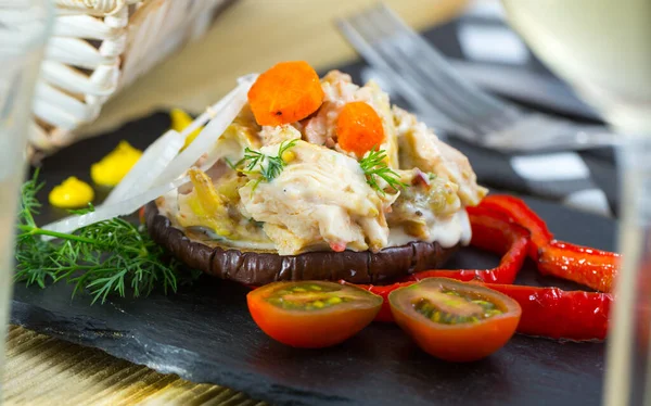 Chopped Chicken Breast Mustard Sauce Served Roasted Eggplant Slice — Stockfoto
