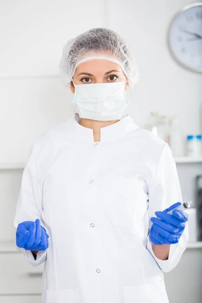 Female Nurse Holding Syringe Injection Hospital — Stock Photo, Image