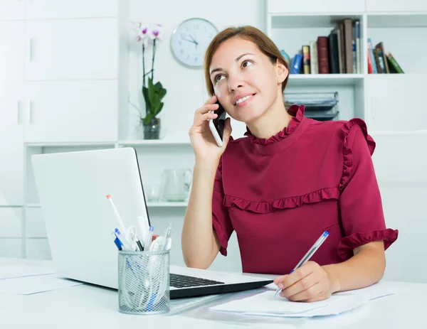 Portrait European Happy Woman Work Laptop Talking Phone — Stock Photo, Image