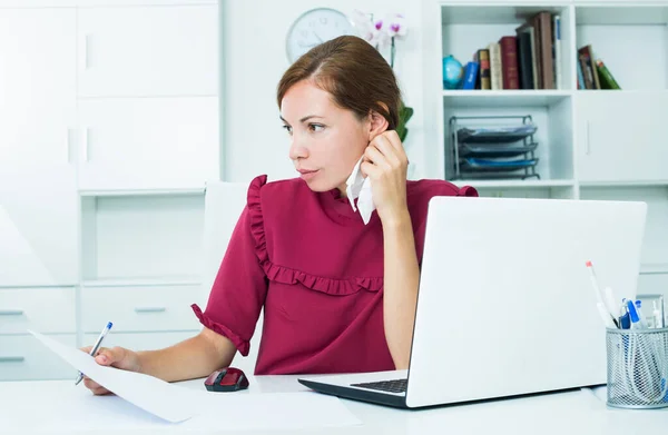 Young Business Woman Look Sad Because Lot Work Documents Computer — Stock Photo, Image