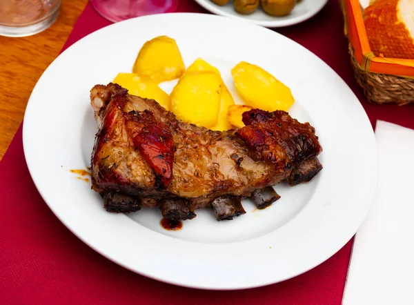 Just Cooked Portion Honey Glazed Beef Ribs Pieces Potato Served — Stock Photo, Image