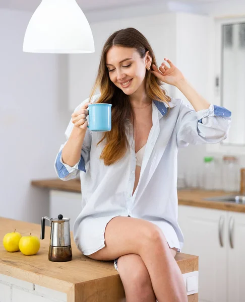 Portrait Smiling Young Woman Drinking Morning Coffee Home Kitchen — Stock Photo, Image