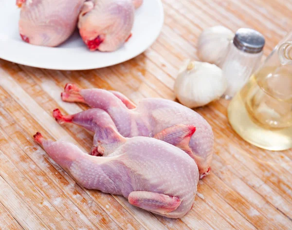 Quail Carcasses Lie Cutting Board Small Birds Prepared Cooking — Fotografia de Stock