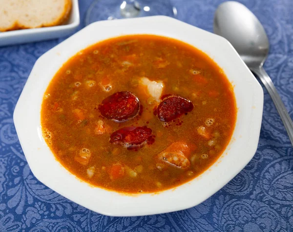 Stewed Lentils Suasage Vegetables Thick Tomato Sauce Typical Spanish Cuisine — Stockfoto