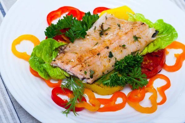 Tasty Tender Fried Trout Fillet Served Bell Pepper Tomatoes Greens — Stock Photo, Image