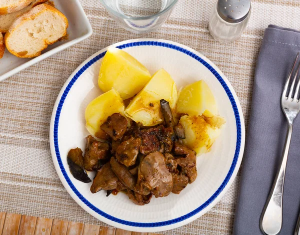 Homemade Delicious Fried Chicken Liver Onion Served Plate Boiled Potatoes — Stock Photo, Image