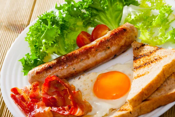 High Calorific Breakfast Fried Sausage Scrambled Eggs Toast Fresh Vegetables — Stock Photo, Image