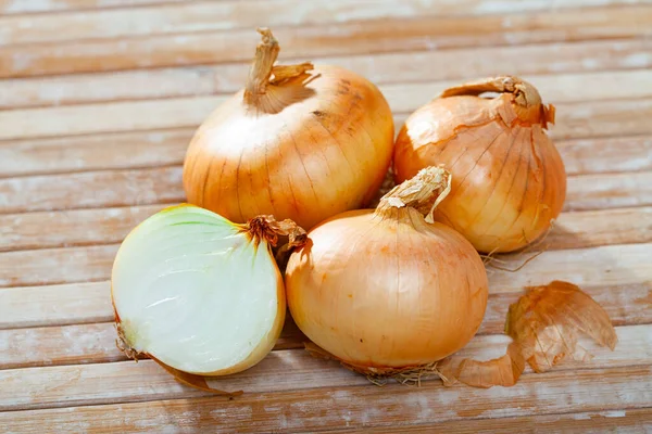 Unpeeled Yellow Ripe Bulbs Onions Wooden Table — Stock Photo, Image