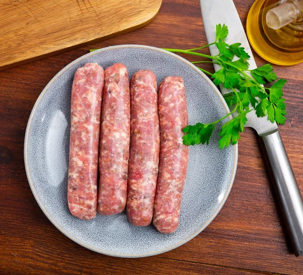 Rauwe Worsten Butifarra Bereid Voor Barbecue Witte Plaat Traditionele Catalaanse — Stockfoto