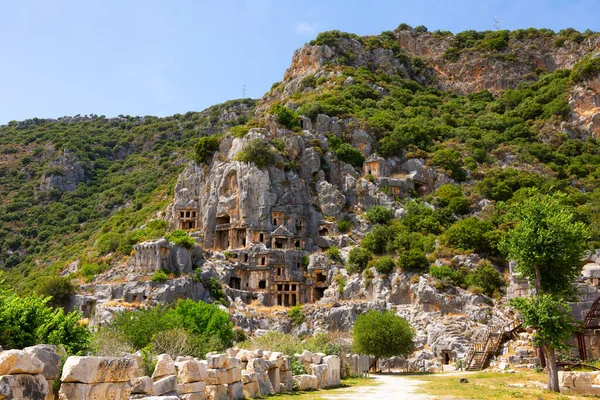 Starověké Lycijské Kamenné Hrobky Vytesané Skal Městě Myra Nacházející Okraji — Stock fotografie