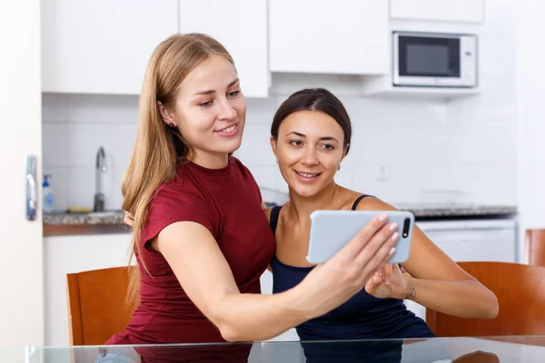 Smiling Young Female Friends Taking Selfie Phone Home Interior — Stock Photo, Image