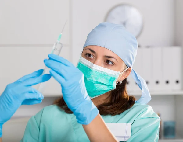 Professional Nurse Young Woman Making Injection Modern Hospital — Stock Photo, Image