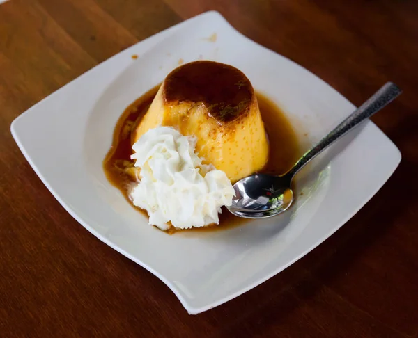 Tasty Sweet Custard Flan Air Whipped Cream Caramel Topping — Stock Photo, Image