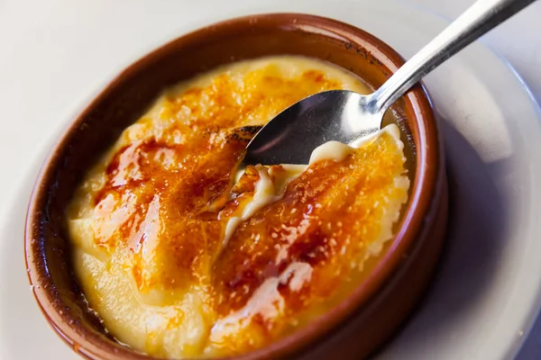 Bild Von Leckerem Dessert Catalana Crema Serviert Mit Karamellkruste — Stockfoto