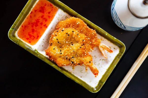 Delicious Fried Shrimp Batter Sprinkled Sesame Seeds Top Served Sauce — Stock Photo, Image