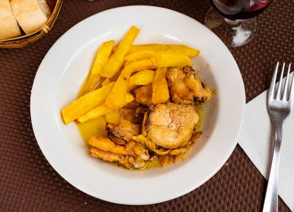 Fresh Portion Fried Chicken Potatoes Served Plate — Φωτογραφία Αρχείου