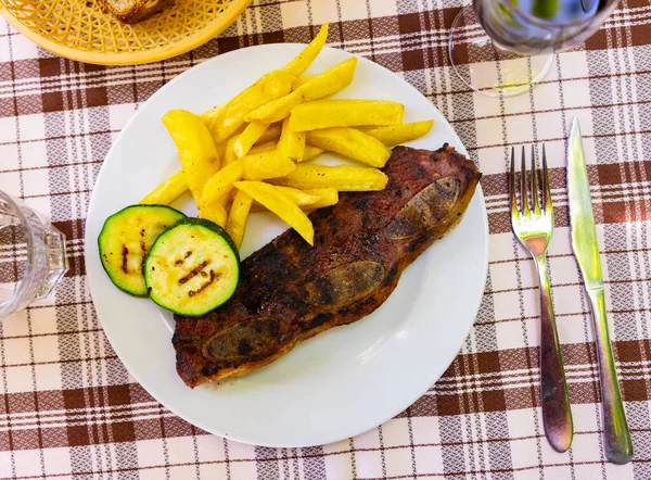 Popular Dish Spanish Cuisine Churasco Made Grilled Beef Served Potatoes — Φωτογραφία Αρχείου
