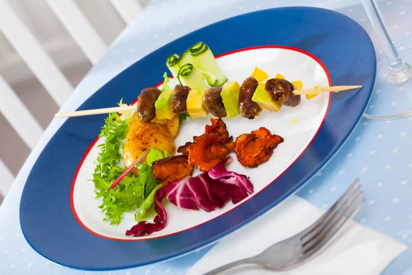Delicious Fried Chicken Heart Skewers Avocado Fried Chanterelles Served Plate — Stock Photo, Image