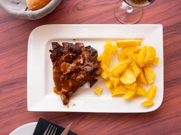 Juicy Pork Ribs Barbecue Sauce Served Potatoes — Foto Stock