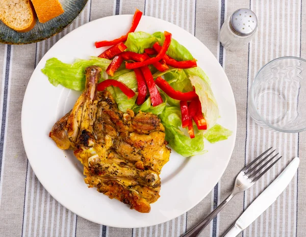 Delicious Chicken Meat Lettuce Bell Pepper — Stock Photo, Image