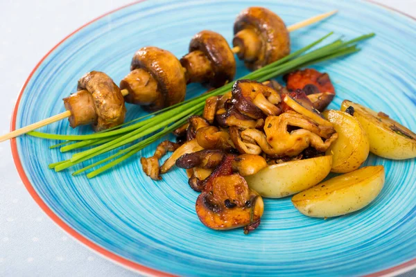 Assorted Fried Mushrooms Served Blue Plate Potatoes Green Onions — Stock Photo, Image
