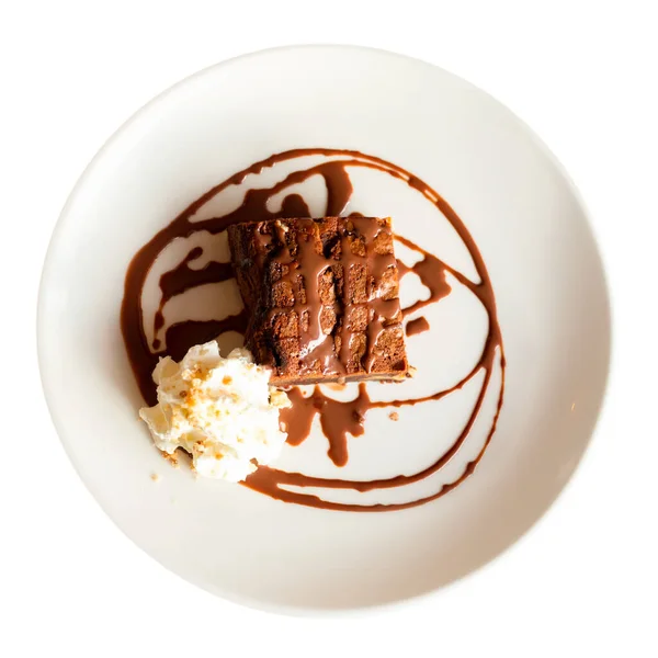 Köstlicher Dessert Schokoladenkuchen Auf Untertasse Mit Schokoladenbelag Isoliert Über Weißem — Stockfoto