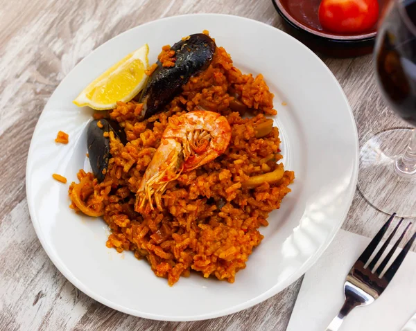 Ισπανικό Πιάτο Θαλασσινή Παέγια Ρύζι Γαρίδες Και Μύδια Υψηλής Ποιότητας — Φωτογραφία Αρχείου
