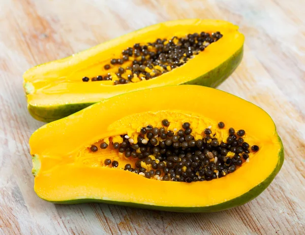 Verse Tropische Papaya Fruit Houten Tafel — Stockfoto