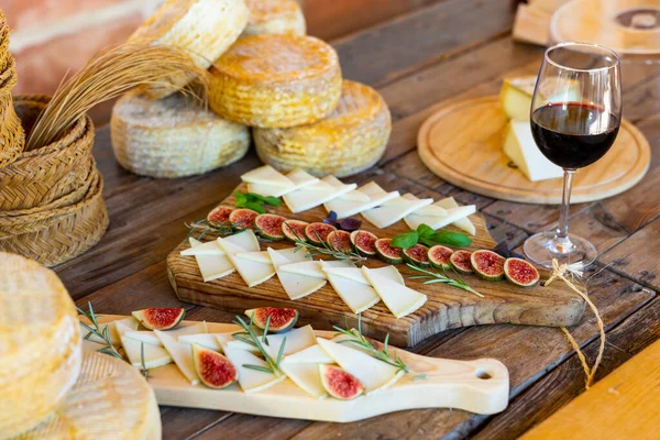Slices Delicious Cheese Served Figs Rosemary Glass Red Wine Wooden — Stock Photo, Image
