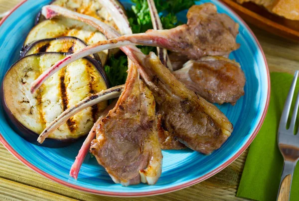 Tasty Lamb Ribs Grilled Eggplants Plate Greens Table — Stock Photo, Image