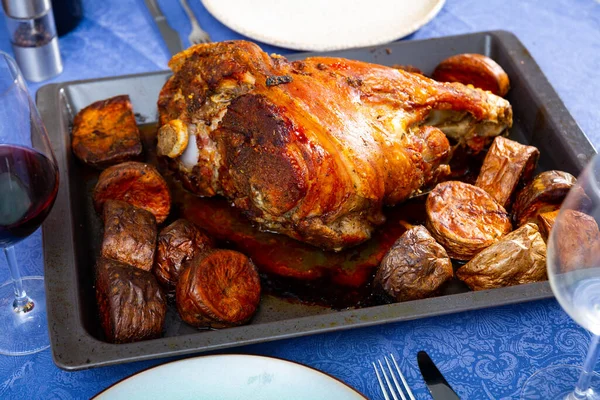 Delicious Oven Baked Pork Leg Side Dish Potatoes Served Baking — Stock Photo, Image