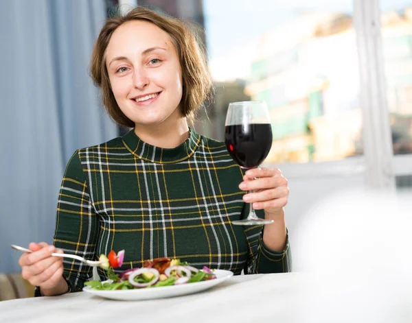 Portrait Woman Eating Healthy Vegetable Salad Drinking Red Wine — Stock Photo, Image