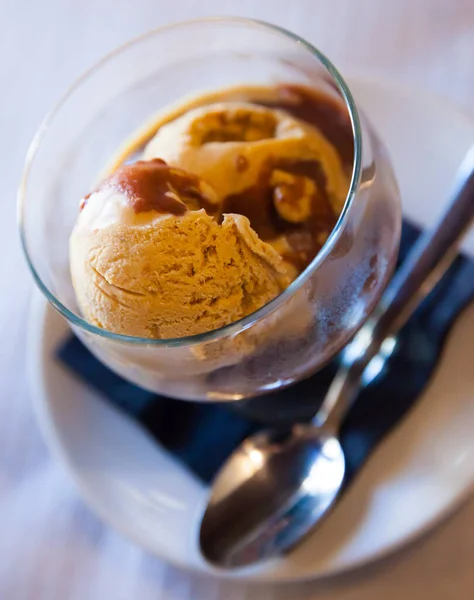 Солодкий Смачний Шоколадний Морозиво Подається Гарячим Шоколадом Ніхто — стокове фото