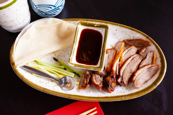Tradiční Pokrm Čínské Kuchyně Vynikající Pekingská Kachna Podávaná Hoisinovou Omáčkou — Stock fotografie