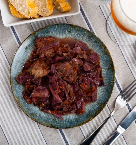 Cabbage Stew Whith Pork Meat Red Carrots Plate Hearty Rustic — Stock Photo, Image