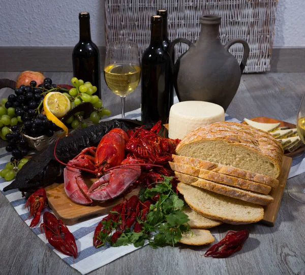 Deniz Ürünleri Şarap Peynirle Dolu Bir Hayat — Stok fotoğraf