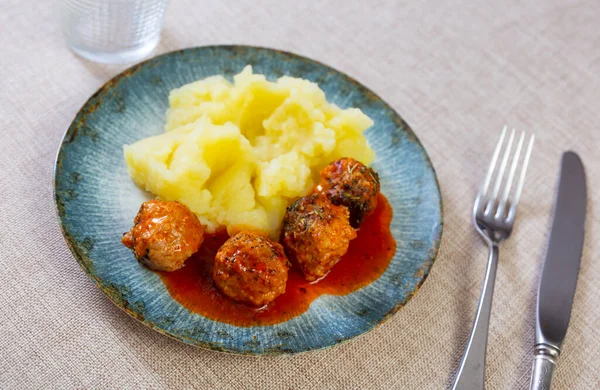 Delicious Serving Meatballs Served Mashed Potatoes Gravy — Stock Photo, Image