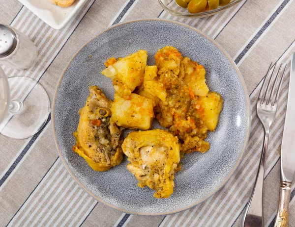 Fresh Portion Fried Chicken Potatoes Served Plate — Foto de Stock