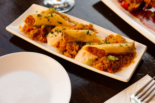 Delicious Morrocan Spring Rolls Spicy Lamb Harissa Served Couscous Yoghurt — Stock Photo, Image