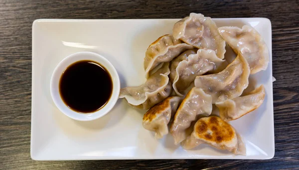 Trevliga Läckra Kinesiska Dumplings Serveras Med Ostronsouce — Stockfoto