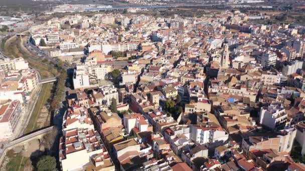 Güneşli Kış Gününde Katalonya Spanya Kahverengi Konut Binalarının Çatıları Olan — Stok video