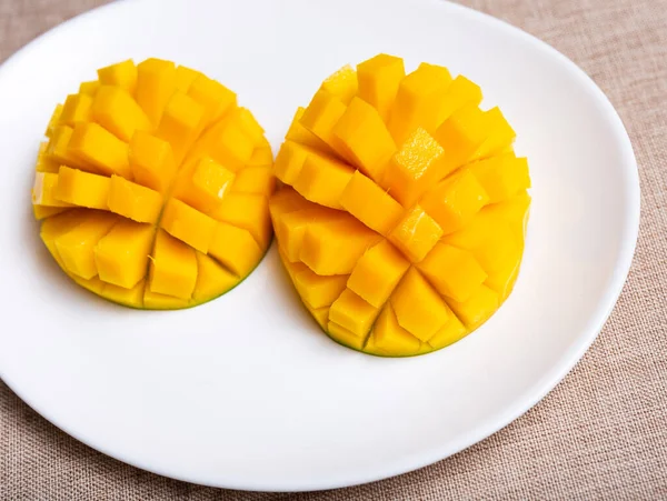 Two Halves Ripe Yellow Mango Cut Cubes Lie White Plate — Stock Photo, Image