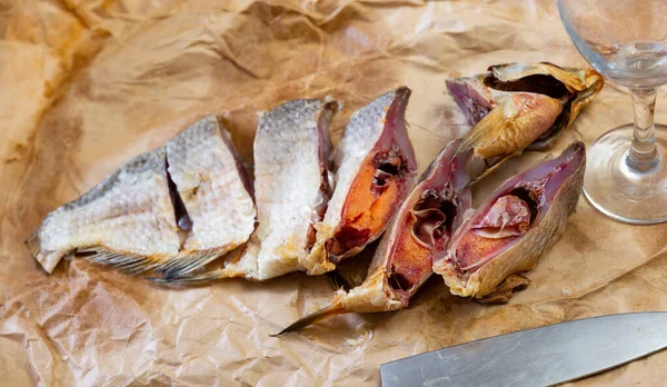 おいしい塩鯛と干し鯛がよくスナックとしてレイアウト — ストック写真