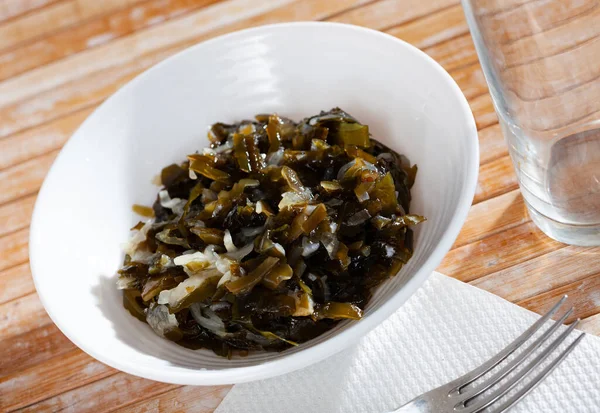 Portion Sea Cabbage Salad Onion Served Table — Stok fotoğraf