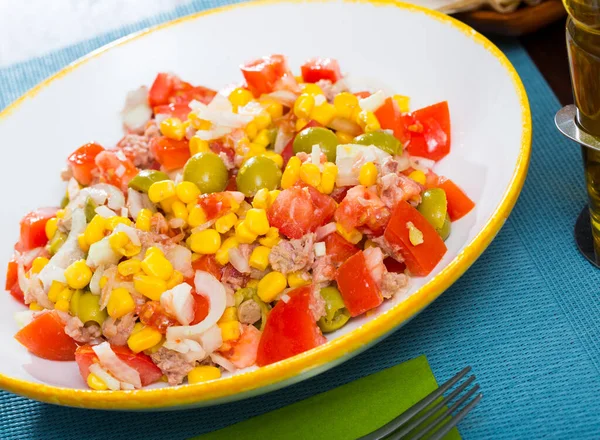 Appetizing Salad Corn Olives Canned Tuna High Quality Photo — Stock Photo, Image