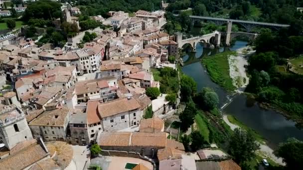 Panoramic View Drone Fortified Village Besalu Fluvia River Medieval Arched — Stockvideo