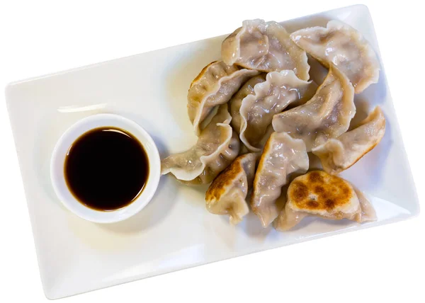 Аппетитные Китайские Пельмени Соевым Соусом Подаваемые Блюдечке Изолированный Белом Фоне — стоковое фото